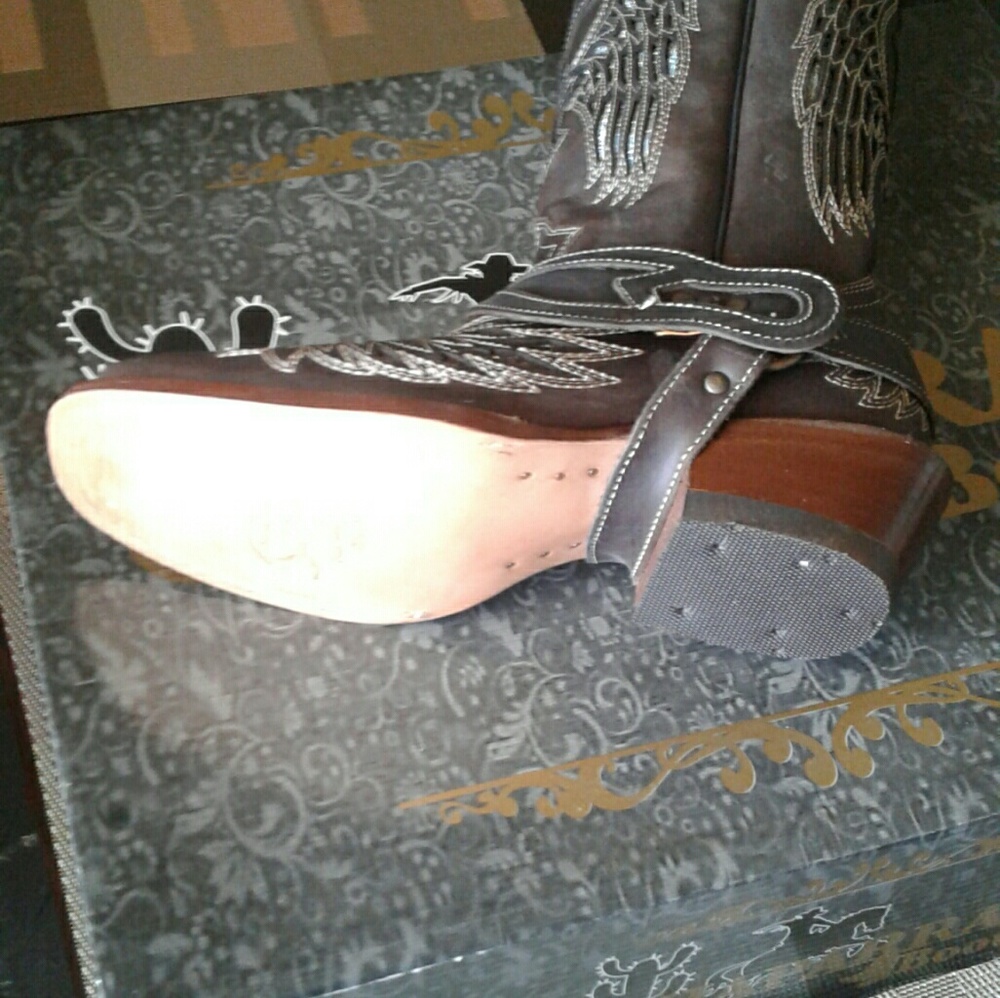 Boots - Picture 4 of 4